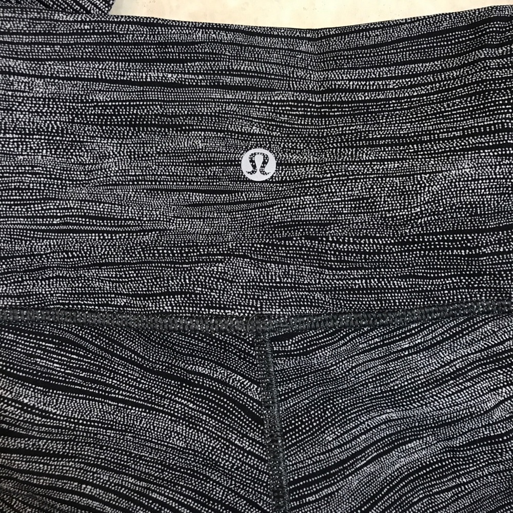 Lululemon wonder under lux! size 8!GREAT CONDITION